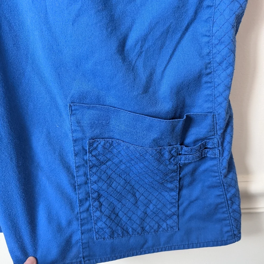 Vera Bradley Blue Scrub Top Size Large - Picture 4 of 7